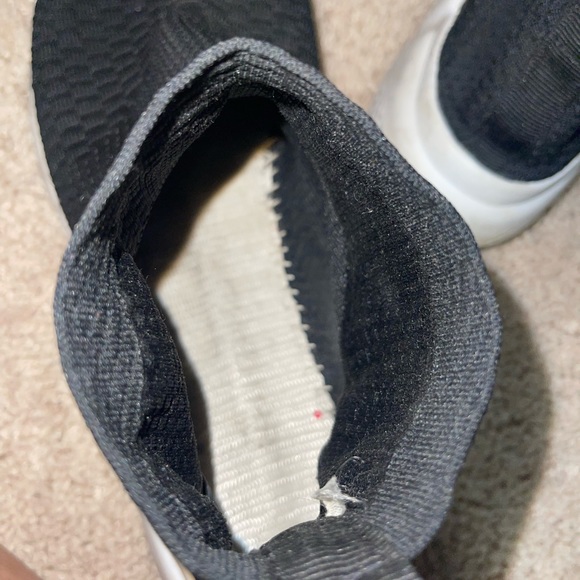 Sneakers - Picture 4 of 7